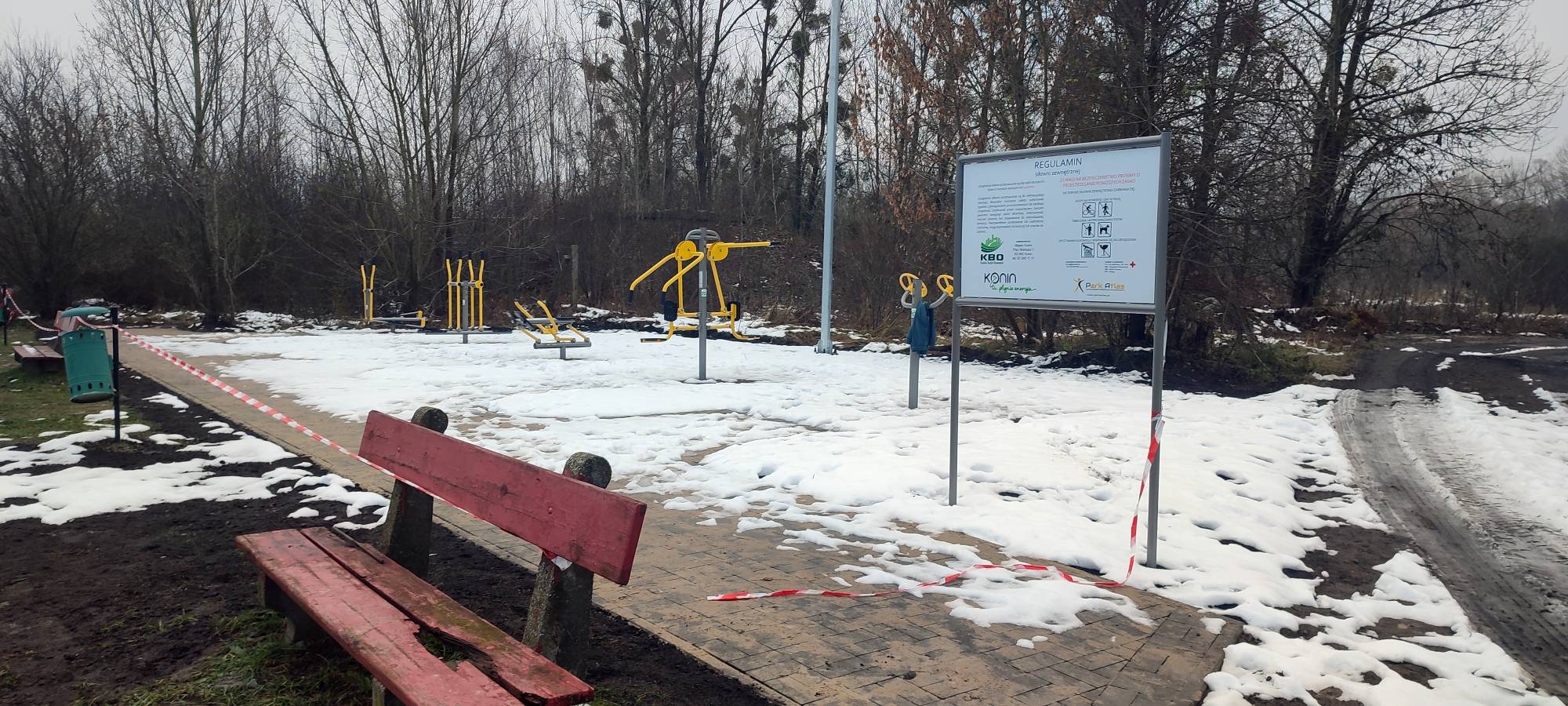 Na zdjęciu siłownia plenerowa 